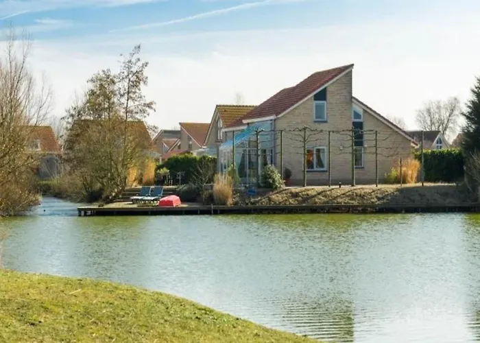 Pleasant Holiday Home On The Water